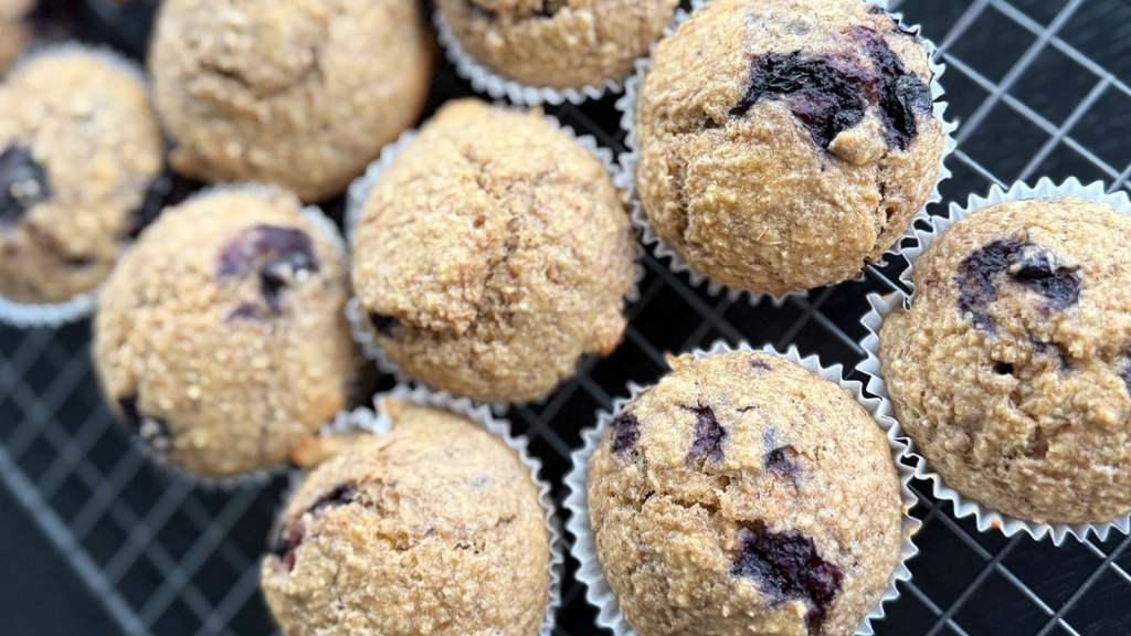 Grove bananmuffins med blåbær