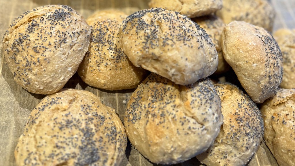 Saftige proteinrundstykker med havre og spelt